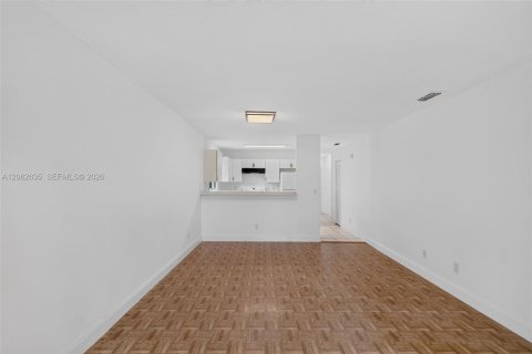 House in Florida City, Florida 4 bedrooms, 103.68 sq.m. № 2294110 - photo 6