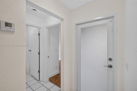 House in Florida City, Florida 4 bedrooms, 103.68 sq.m. № 2294110 - photo 30