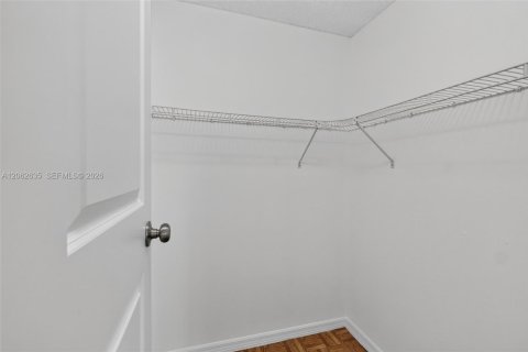 House in Florida City, Florida 4 bedrooms, 103.68 sq.m. № 2294110 - photo 23