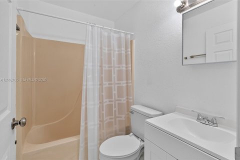 House in Florida City, Florida 4 bedrooms, 103.68 sq.m. № 2294110 - photo 29