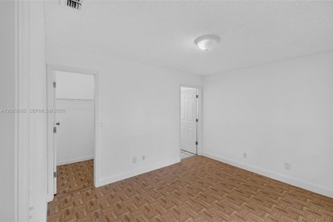 House in Florida City, Florida 4 bedrooms, 103.68 sq.m. № 2294110 - photo 19