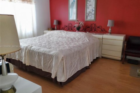 Condo in Sunrise, Florida, 2 bedrooms  № 2010703 - photo 4