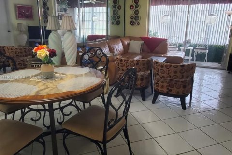 Condo in Sunrise, Florida, 2 bedrooms  № 2010703 - photo 8