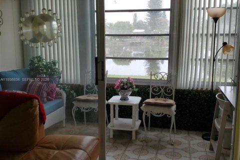 Condo in Sunrise, Florida, 2 bedrooms  № 2010703 - photo 10
