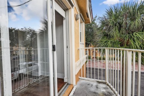 Townhouse in Miramar, Florida 3 bedrooms, 136.57 sq.m. № 1953786 - photo 20