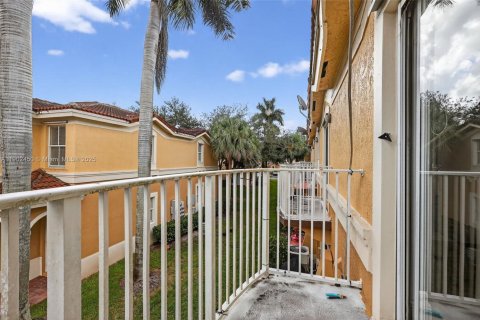 Townhouse in Miramar, Florida 3 bedrooms, 136.57 sq.m. № 1953786 - photo 22