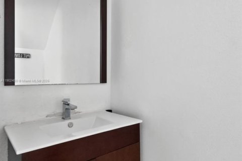 Townhouse in Miramar, Florida 3 bedrooms, 136.57 sq.m. № 1953786 - photo 14