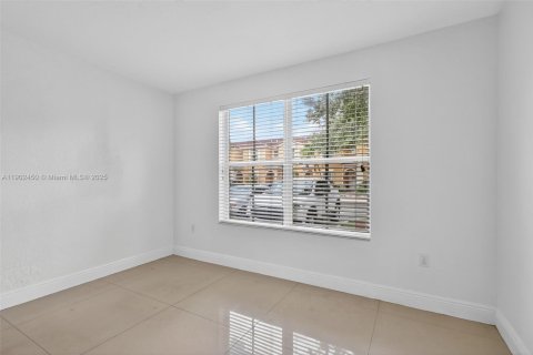 Townhouse in Miramar, Florida 3 bedrooms, 136.57 sq.m. № 1953786 - photo 8
