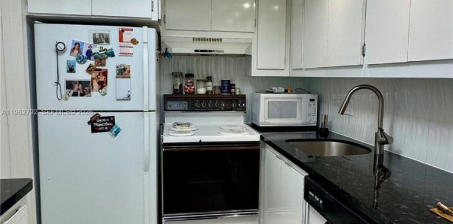 Кондоминиум с 2 спальнями в Авентура, Флорида № 2025269