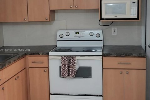 Appartement à louer à Miami, Floride: 2 chambres, 205.69 m2 № 1987247 - photo 6