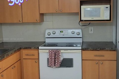 Appartement à louer à Miami, Floride: 2 chambres, 205.69 m2 № 1987247 - photo 5