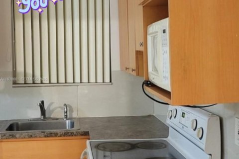 Appartement à louer à Miami, Floride: 2 chambres, 205.69 m2 № 1987247 - photo 4