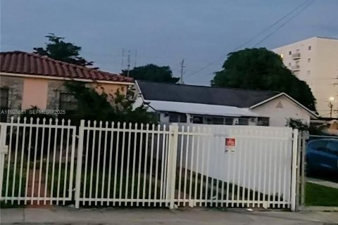 Appartement à louer à Miami, Floride: 2 chambres, 205.69 m2 № 1987247 - photo 3