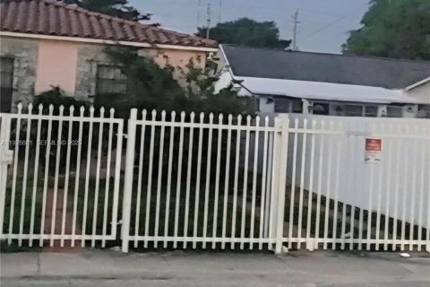 Appartement à louer à Miami, Floride: 2 chambres, 205.69 m2 № 1987247 - photo 1