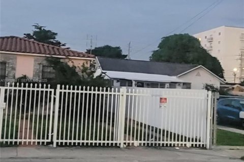 Appartement à louer à Miami, Floride: 2 chambres, 205.69 m2 № 1987247 - photo 9