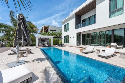 Casa en venta en North Miami, Florida, 8 dormitorios, 434.13 m2 № 1859955 - foto 5