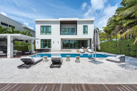 Casa en venta en North Miami, Florida, 8 dormitorios, 434.13 m2 № 1859955 - foto 9