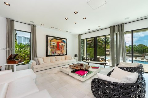 Casa en venta en North Miami, Florida, 8 dormitorios, 434.13 m2 № 1859955 - foto 16