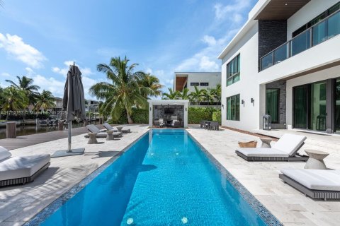 Casa en venta en North Miami, Florida, 8 dormitorios, 434.13 m2 № 1859955 - foto 3