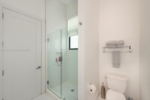 Casa en venta en North Miami, Florida, 8 dormitorios, 434.13 m2 № 1859955 - foto 25