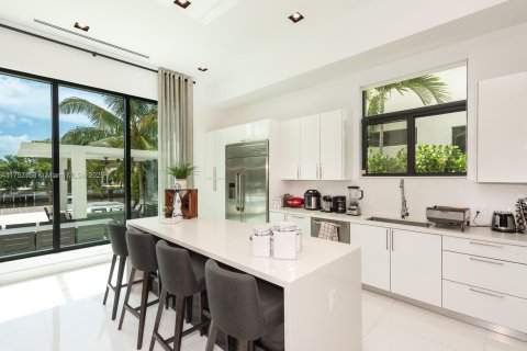Casa en venta en North Miami, Florida, 8 dormitorios, 434.13 m2 № 1859955 - foto 20