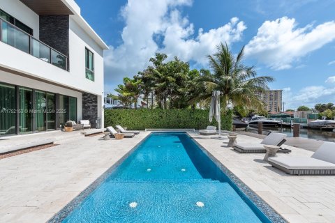 Casa en venta en North Miami, Florida, 8 dormitorios, 434.13 m2 № 1859955 - foto 6