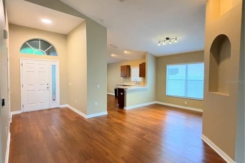 Villa ou maison à louer à Wesley Chapel, Floride: 3 chambres, 152.36 m2 № 2405762 - photo 3