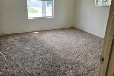 House in The Villages, Florida 2 bedrooms, 106.65 sq.m. № 2315323 - photo 5