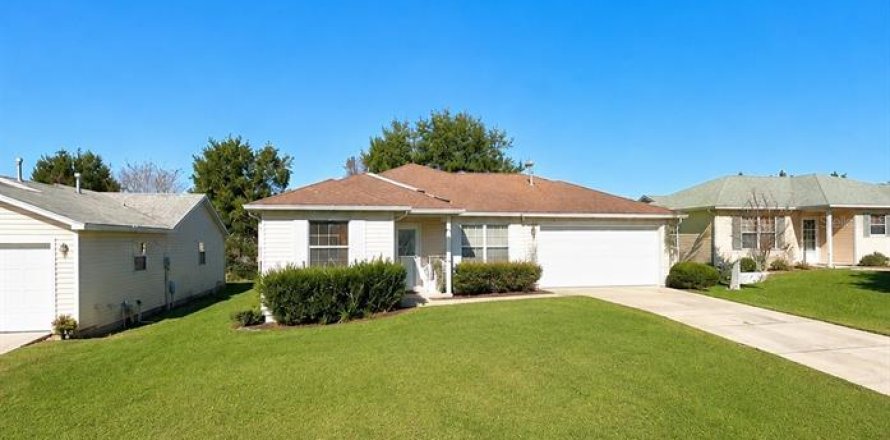 House in The Villages, Florida 2 bedrooms, 106.65 sq.m. № 2315323