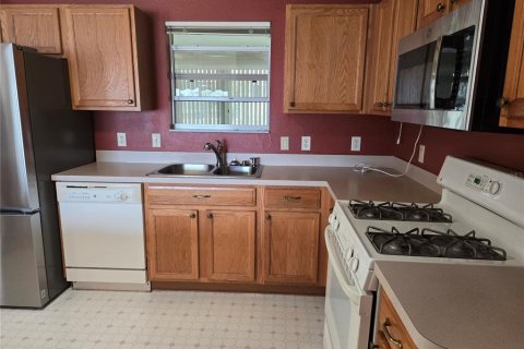 House in The Villages, Florida 2 bedrooms, 106.65 sq.m. № 2315323 - photo 4
