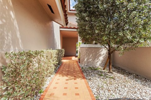 Casa en venta en Doral, Florida, 4 dormitorios, 248.51 m2 № 2029915 - foto 9