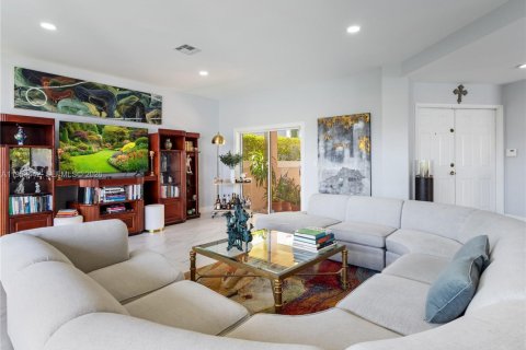 Casa en venta en Doral, Florida, 4 dormitorios, 248.51 m2 № 2029915 - foto 11