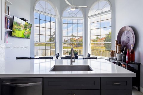 Casa en venta en Doral, Florida, 4 dormitorios, 248.51 m2 № 2029915 - foto 18