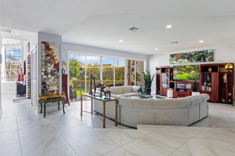 Casa en venta en Doral, Florida, 4 dormitorios, 248.51 m2 № 2029915 - foto 12