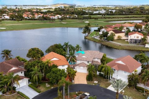 Casa en venta en Doral, Florida, 4 dormitorios, 248.51 m2 № 2029915 - foto 5