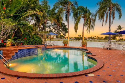 Casa en venta en Doral, Florida, 4 dormitorios, 248.51 m2 № 2029915 - foto 2