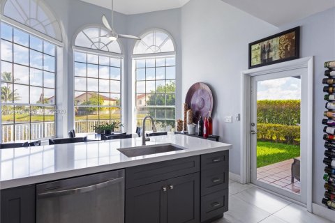 Casa en venta en Doral, Florida, 4 dormitorios, 248.51 m2 № 2029915 - foto 20