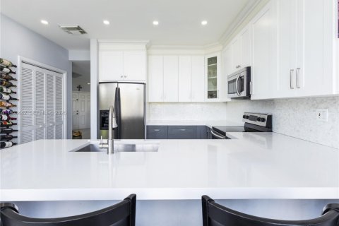 Casa en venta en Doral, Florida, 4 dormitorios, 248.51 m2 № 2029915 - foto 19