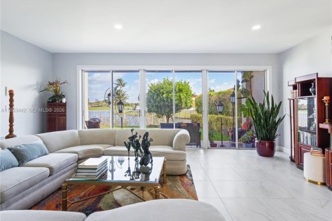 Casa en venta en Doral, Florida, 4 dormitorios, 248.51 m2 № 2029915 - foto 13