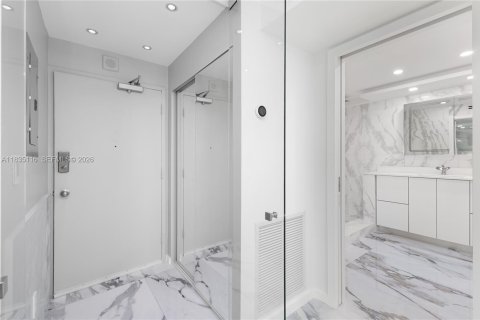Condominio en venta en Miami Beach, Florida, 1 dormitorio, 61.22 m2 № 2090269 - foto 23