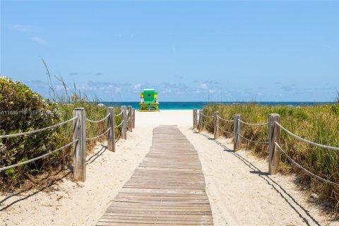 Condominio en venta en Miami Beach, Florida, 1 dormitorio, 61.22 m2 № 2090269 - foto 27