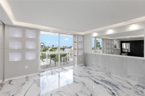 Condominio en venta en Miami Beach, Florida, 1 dormitorio, 61.22 m2 № 2090269 - foto 6