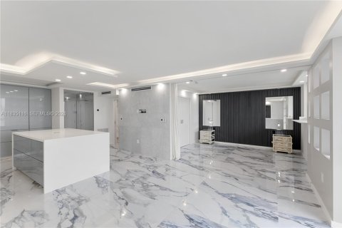 Condominio en venta en Miami Beach, Florida, 1 dormitorio, 61.22 m2 № 2090269 - foto 22