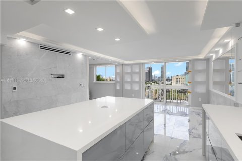 Condominio en venta en Miami Beach, Florida, 1 dormitorio, 61.22 m2 № 2090269 - foto 21