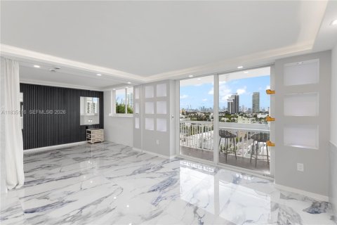 Condominio en venta en Miami Beach, Florida, 1 dormitorio, 61.22 m2 № 2090269 - foto 7