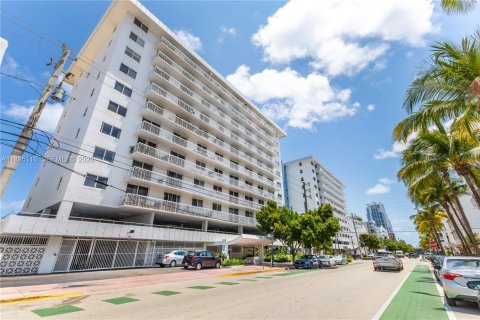 Condominio en venta en Miami Beach, Florida, 1 dormitorio, 61.22 m2 № 2090269 - foto 24