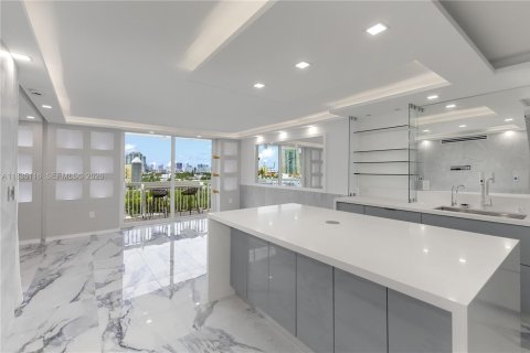 Condominio en venta en Miami Beach, Florida, 1 dormitorio, 61.22 m2 № 2090269 - foto 4