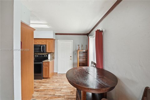 Купить виллу или дом в Майами-Гарденс, Флорида 3 спальни, 80.27м2, № 2085469 - фото 6