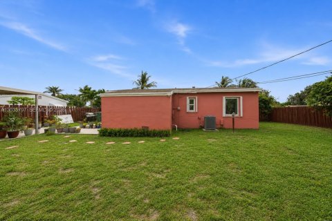 Купить виллу или дом в Майами-Гарденс, Флорида 3 спальни, 80.27м2, № 2085469 - фото 18