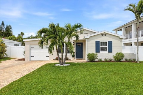 Casa en venta en Belleair Beach, Florida, 2 dormitorios, 157.75 m2 № 2150851 - foto 2